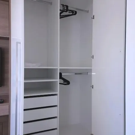 Spacious Top Floor Flat, Air Conditioning, Free Parking, 200Mb Wifi Prague Exterior photo