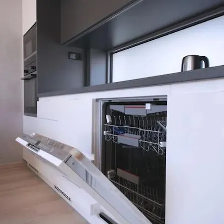 Spacious Top Floor Flat, Air Conditioning, Free Parking, 200Mb Wifi Prague Exterior photo