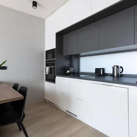 Spacious Top Floor Flat, Air Conditioning, Free Parking, 200Mb Wifi Prague Exterior photo