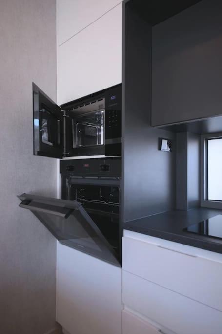 Spacious Floor Flat, Air Conditioning, Free Parking, 200mb Wifi * Prag