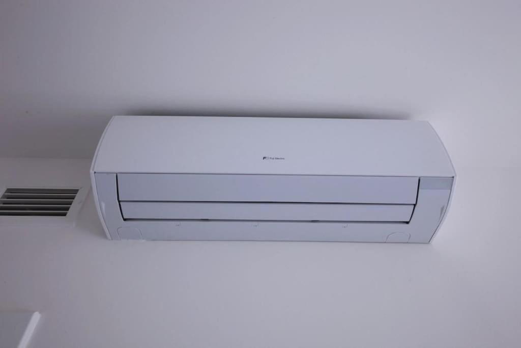 Spacious Floor Flat, Air Conditioning, Free Parking, 200mb Wifi Apartment Prag