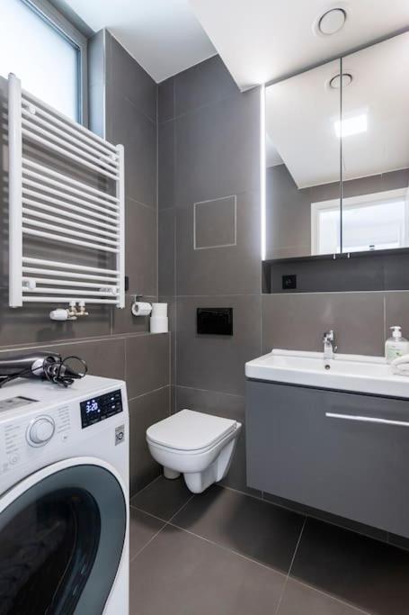 Appartement Spacious Floor Flat, Air Conditioning, Free Parking, 200mb Wifi
