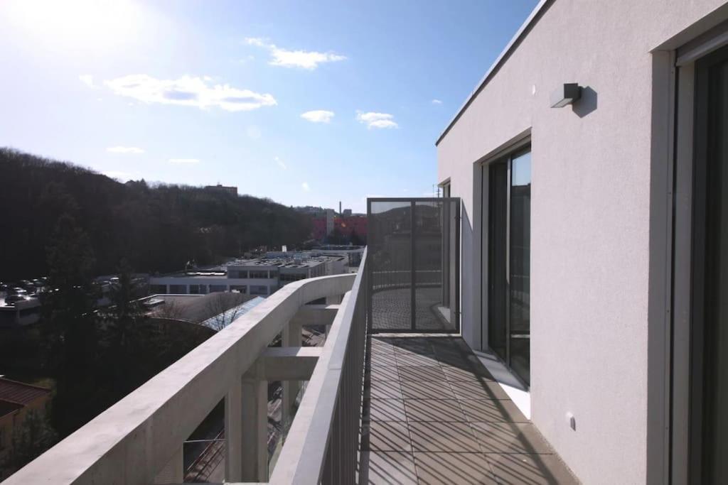 Spacious Floor Flat, Air Conditioning, Free Parking, 200mb Wifi Appartement *