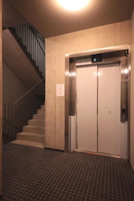 Appartement Spacious Floor Flat, Air Conditioning, Free Parking, 200mb Wifi Praag